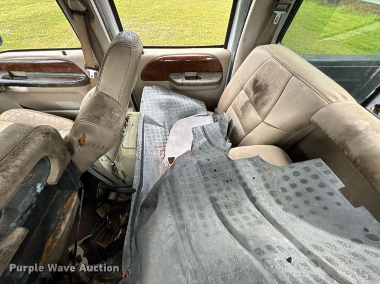 image for item DO0976 2003 Ford F350 Super Duty Crew Cab pickup truck