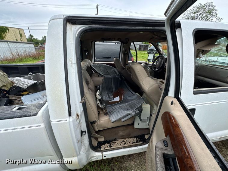 image for item DO0976 2003 Ford F350 Super Duty Crew Cab pickup truck