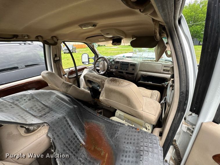 image for item DO0976 2003 Ford F350 Super Duty Crew Cab pickup truck