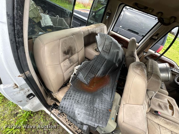 image for item DO0976 2003 Ford F350 Super Duty Crew Cab pickup truck