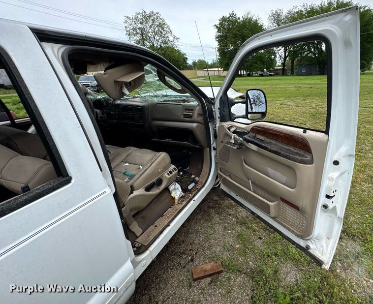 image for item DO0976 2003 Ford F350 Super Duty Crew Cab pickup truck