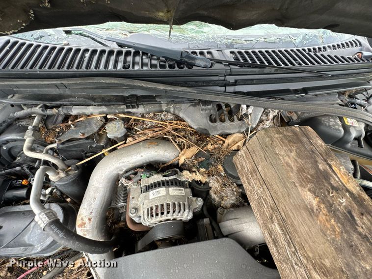 image for item DO0976 2003 Ford F350 Super Duty Crew Cab pickup truck