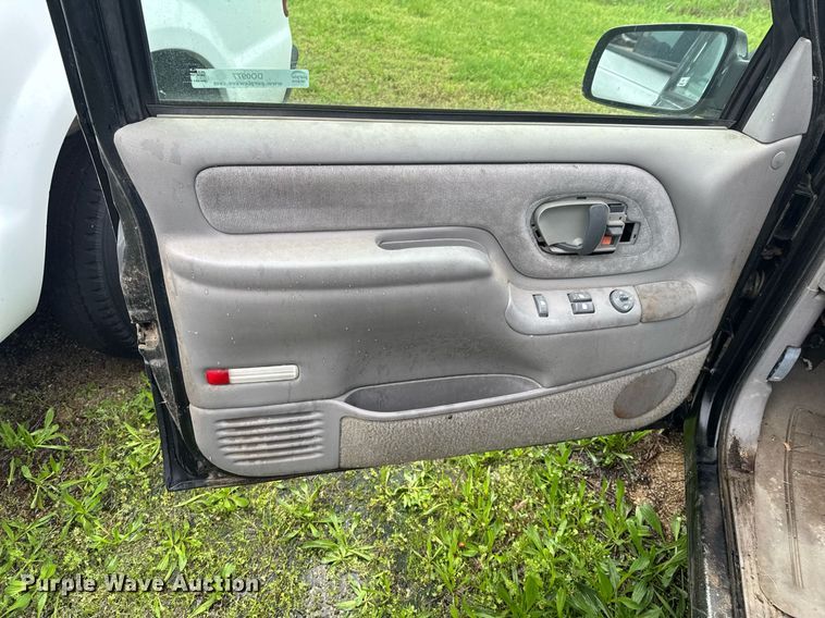 image for item DO0977 1996 Chevrolet Tahoe SUV