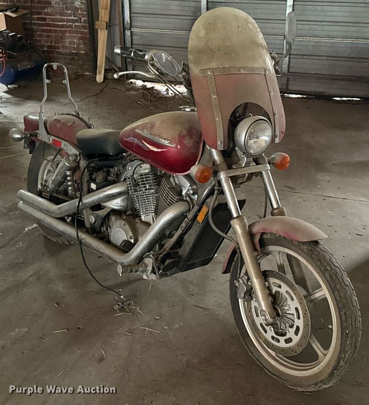 image for item DO0978 2002 Honda VT1100C Shadow motorcycle