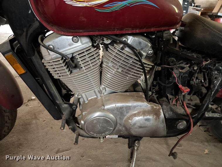 image for item DO0978 2002 Honda VT1100C Shadow motorcycle