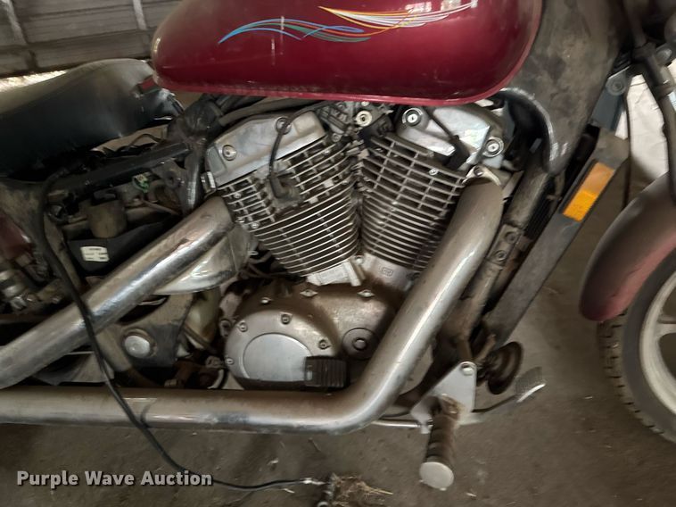 image for item DO0978 2002 Honda VT1100C Shadow motorcycle