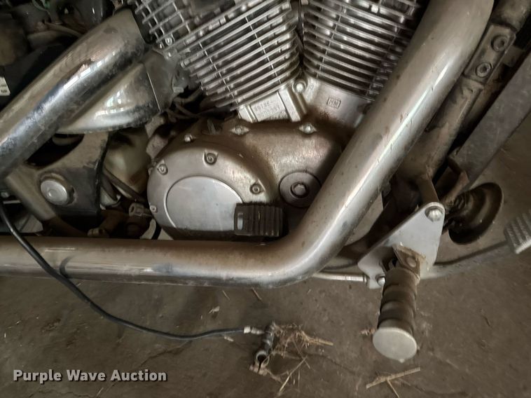 image for item DO0978 2002 Honda VT1100C Shadow motorcycle