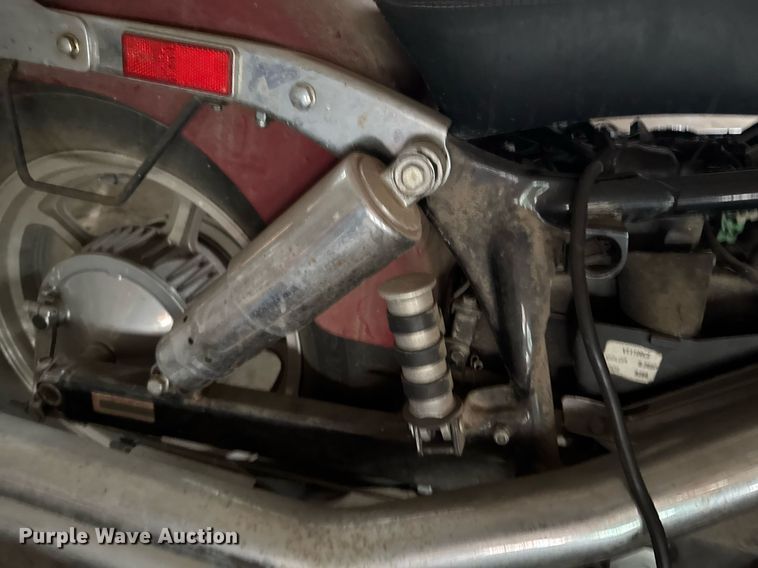 image for item DO0978 2002 Honda VT1100C Shadow motorcycle