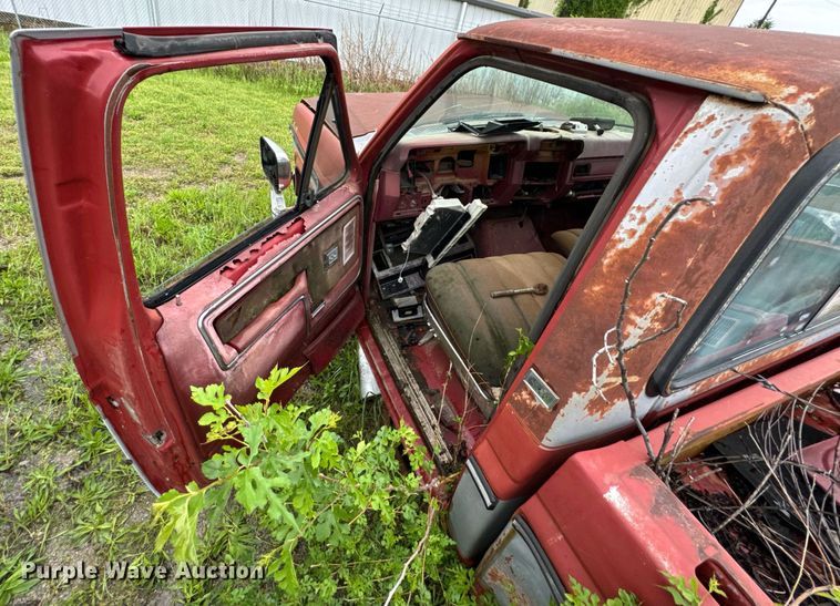 image for item DO0980 1985 Ford F150 pickup truck