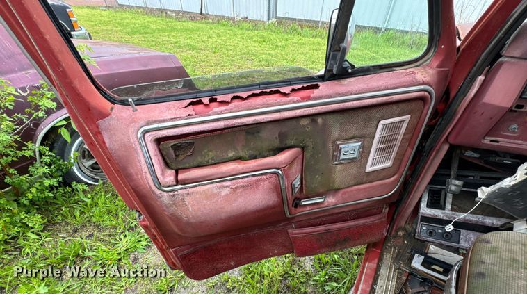 image for item DO0980 1985 Ford F150 pickup truck