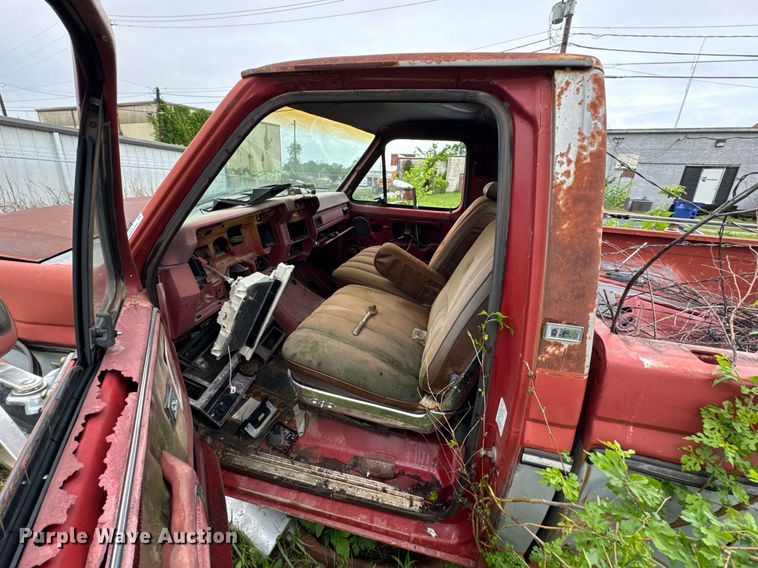 image for item DO0980 1985 Ford F150 pickup truck