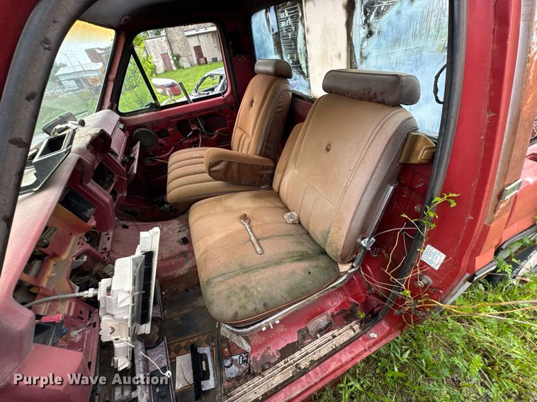 image for item DO0980 1985 Ford F150 pickup truck