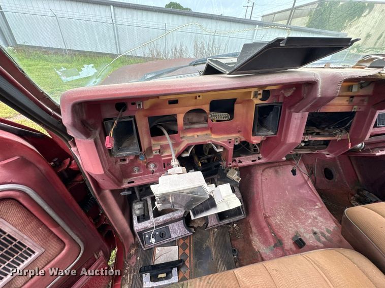 image for item DO0980 1985 Ford F150 pickup truck