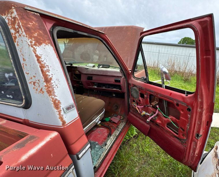 image for item DO0980 1985 Ford F150 pickup truck