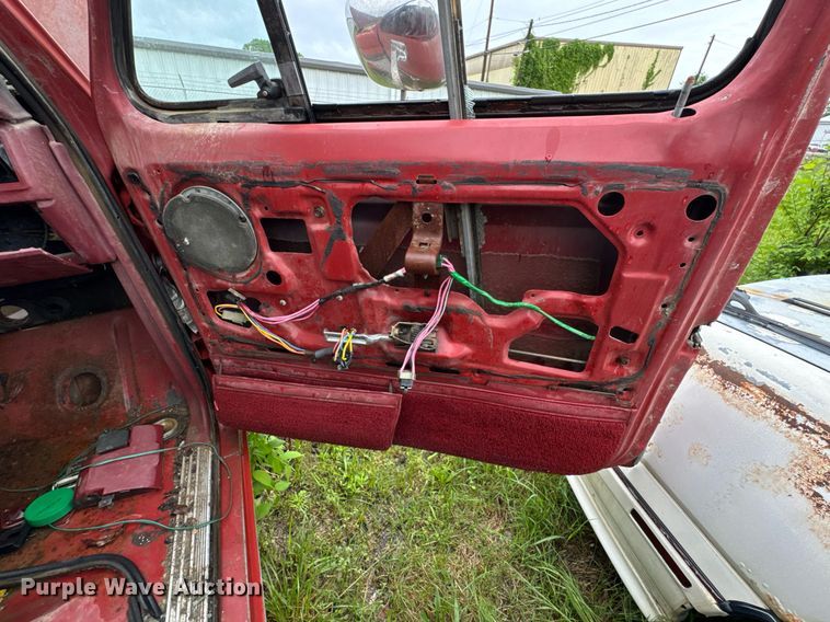 image for item DO0980 1985 Ford F150 pickup truck