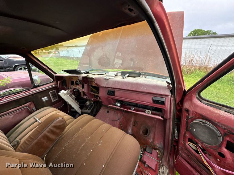 image for item DO0980 1985 Ford F150 pickup truck