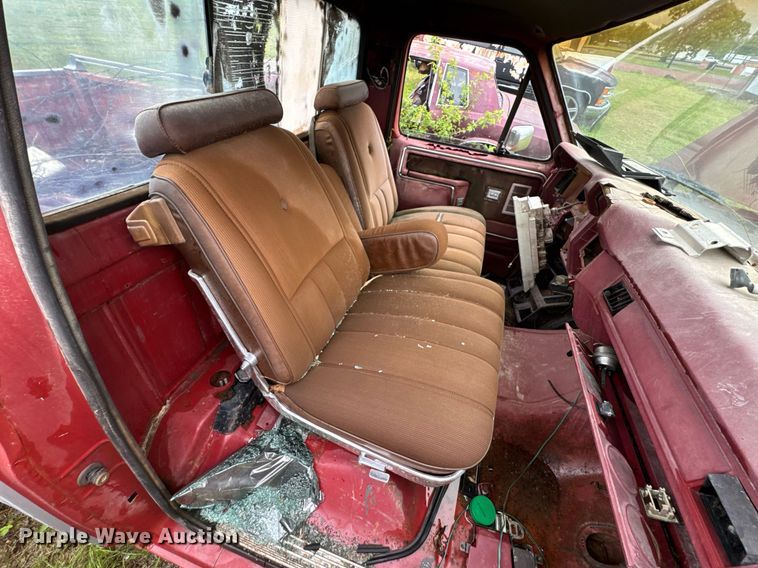 image for item DO0980 1985 Ford F150 pickup truck