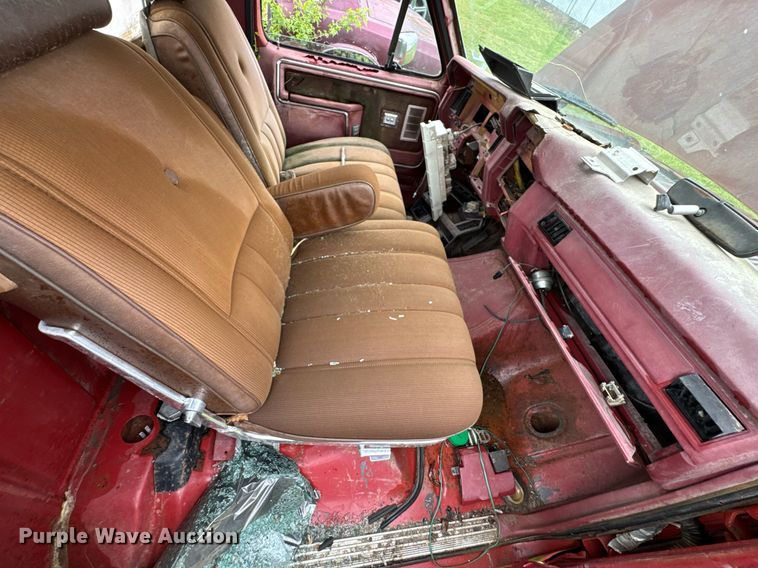 image for item DO0980 1985 Ford F150 pickup truck