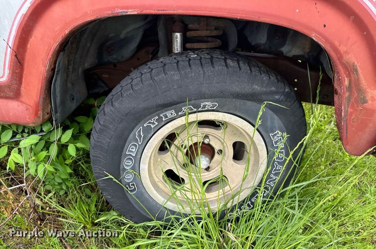 image for item DO0980 1985 Ford F150 pickup truck