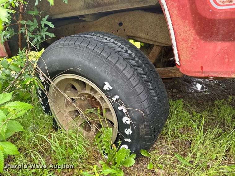 image for item DO0980 1985 Ford F150 pickup truck