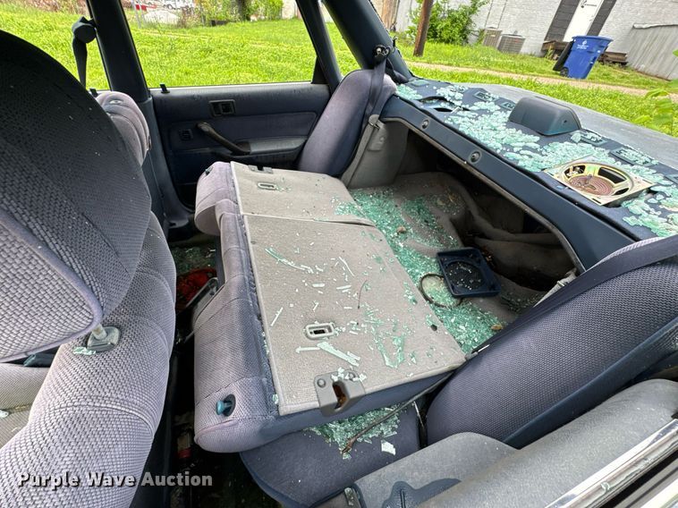 image for item DO0982 1991 Toyota Camry DX 