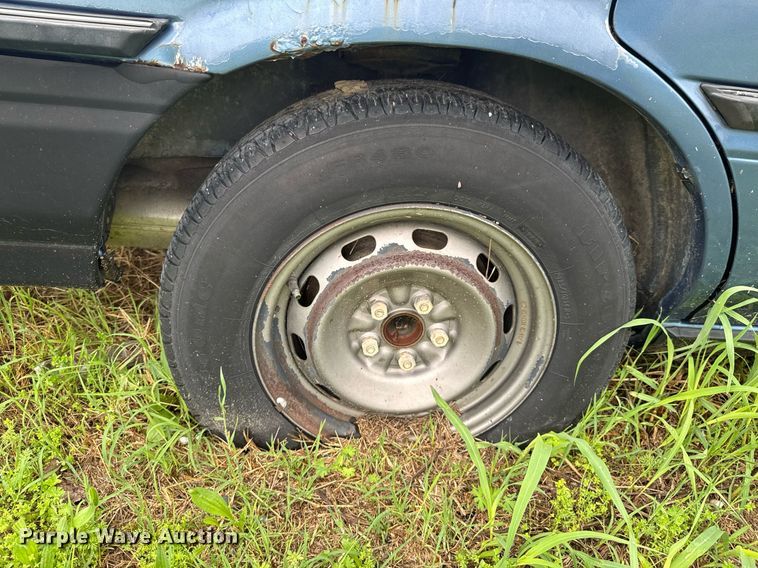 image for item DO0982 1991 Toyota Camry DX 