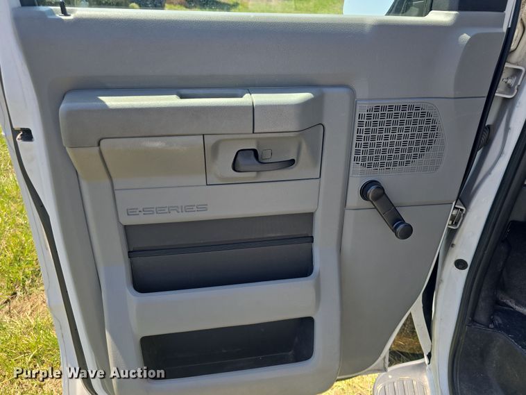 image for item DO7867 2013 Ford E350 van