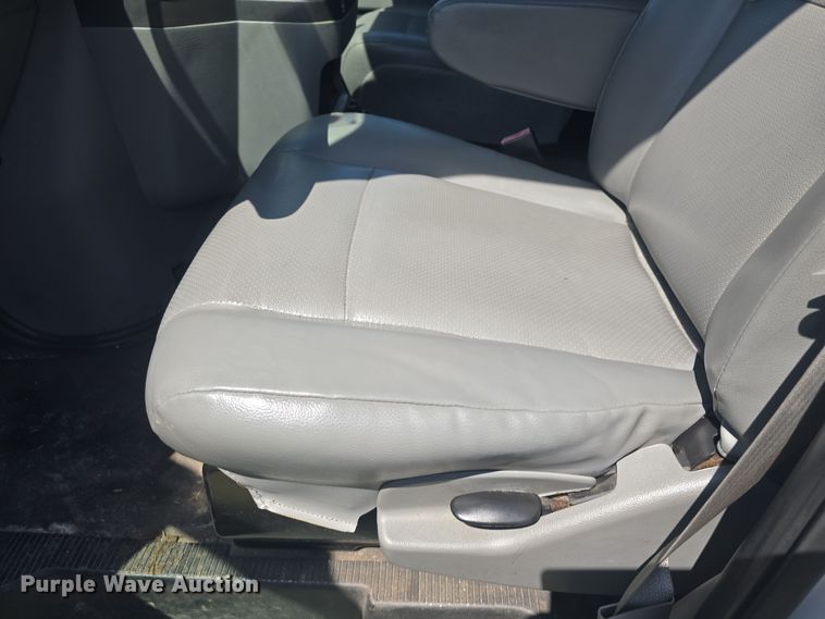 image for item DO7867 2013 Ford E350 van