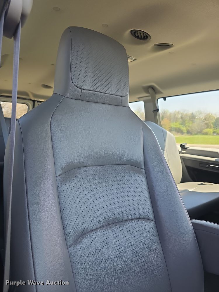 image for item DO7867 2013 Ford E350 van