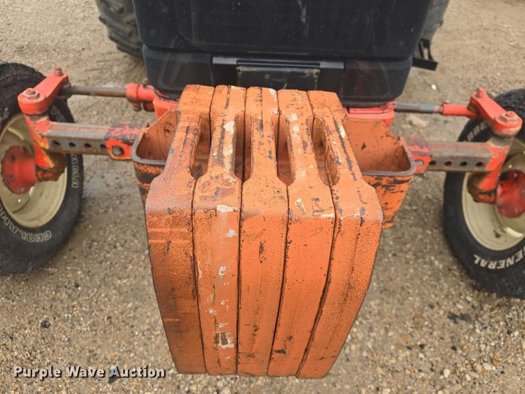 image for item DO7927 2000 New Holland TS100 tractor