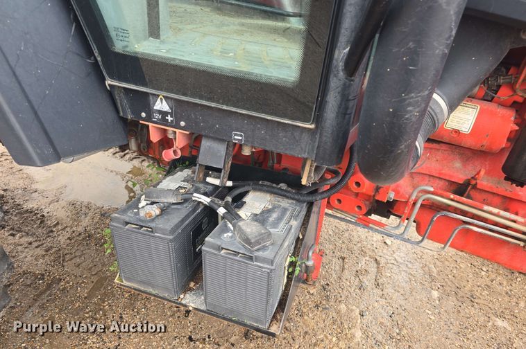 image for item DO7927 2000 New Holland TS100 tractor