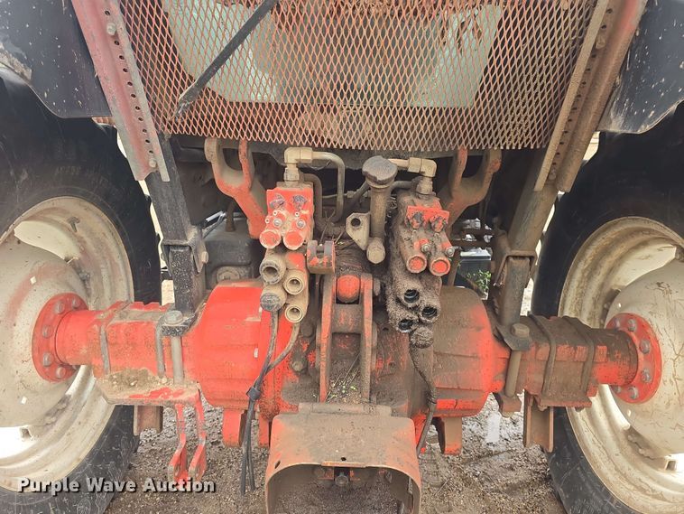 image for item DO7927 2000 New Holland TS100 tractor