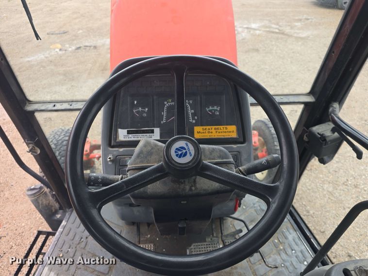 image for item DO7927 2000 New Holland TS100 tractor