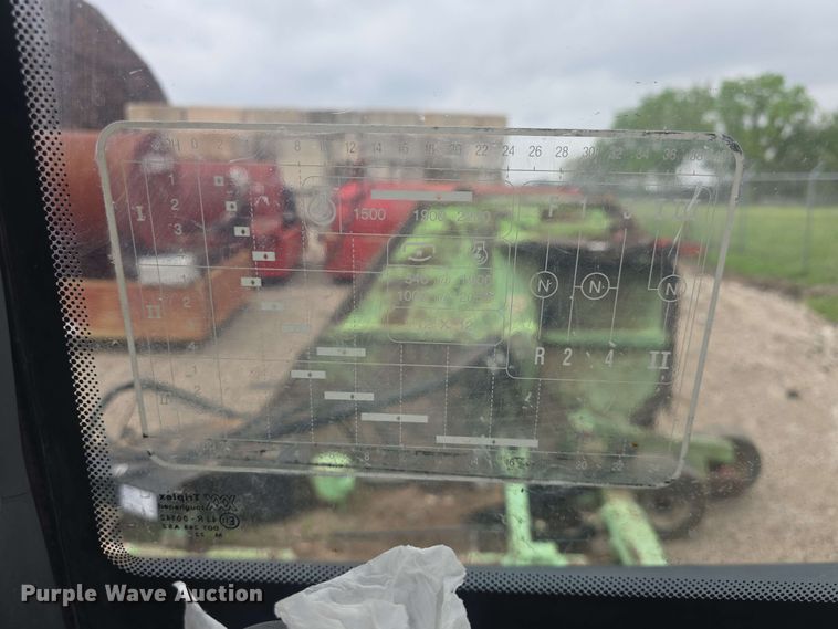 image for item DO7927 2000 New Holland TS100 tractor