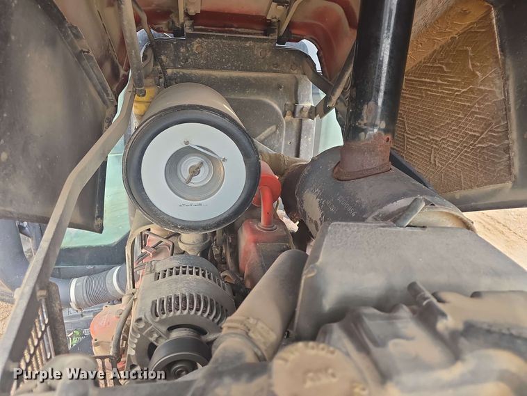 image for item DO7927 2000 New Holland TS100 tractor