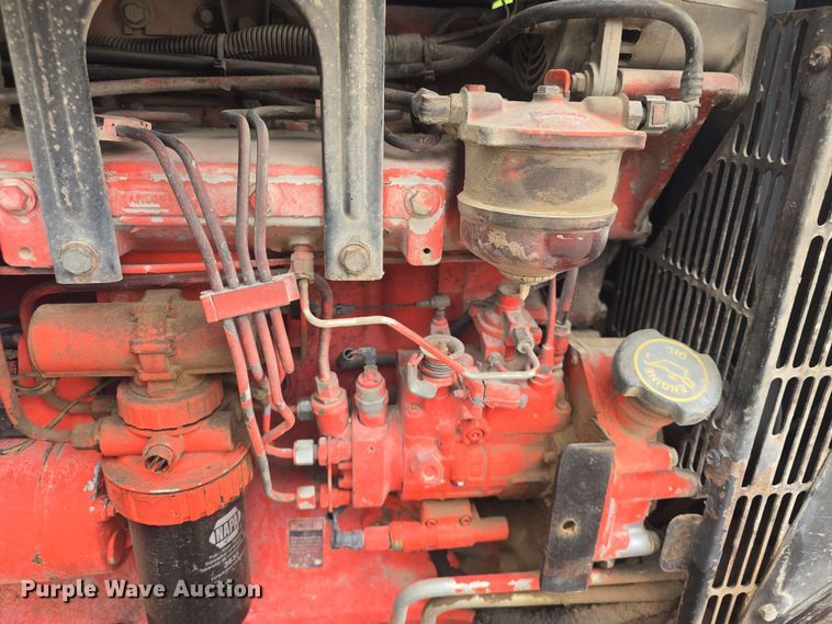 image for item DO7927 2000 New Holland TS100 tractor