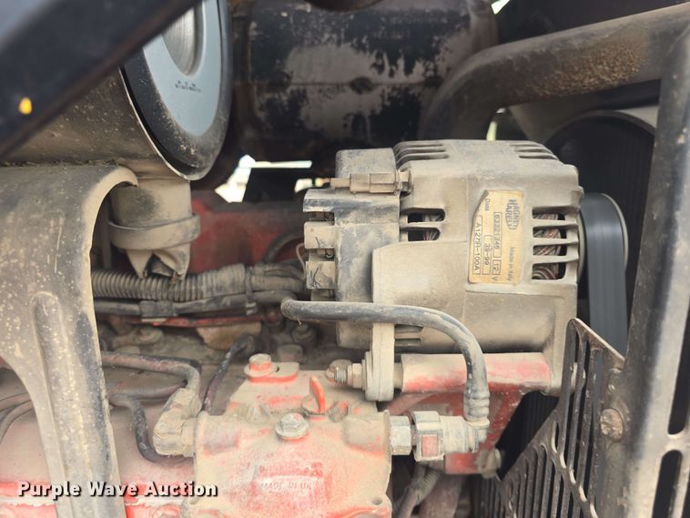 image for item DO7927 2000 New Holland TS100 tractor