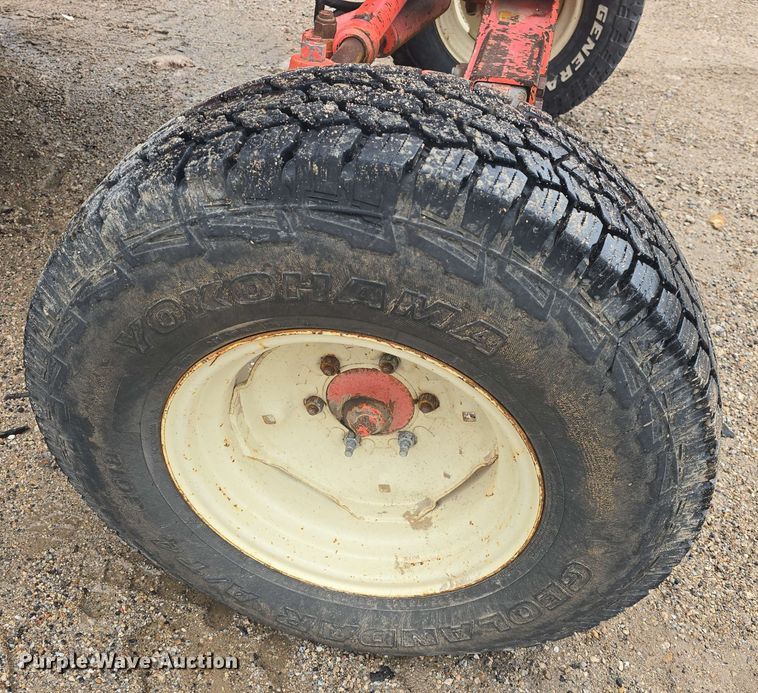 image for item DO7927 2000 New Holland TS100 tractor