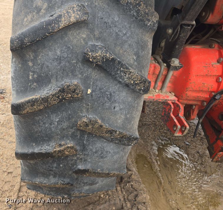 image for item DO7927 2000 New Holland TS100 tractor