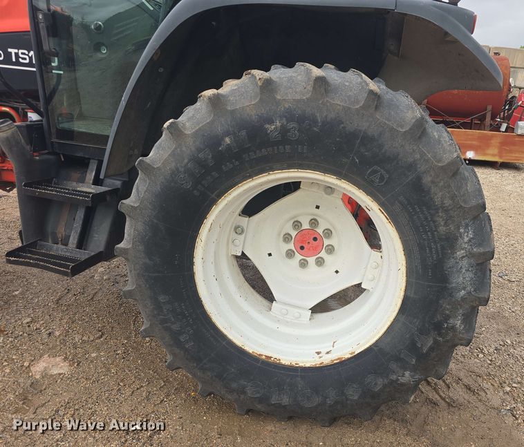 image for item DO7927 2000 New Holland TS100 tractor