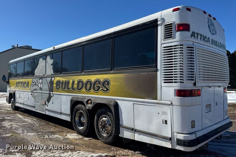 image for item DQ0448 2000 MCI 102-DL3 coach bus