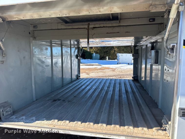 image for item DQ0448 2000 MCI 102-DL3 coach bus