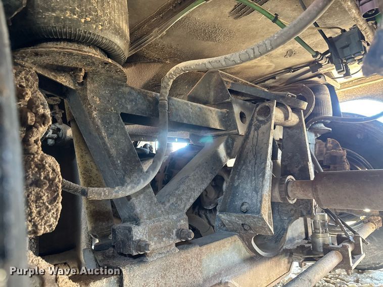 image for item DQ0448 2000 MCI 102-DL3 coach bus