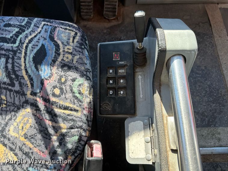 image for item DQ0448 2000 MCI 102-DL3 coach bus