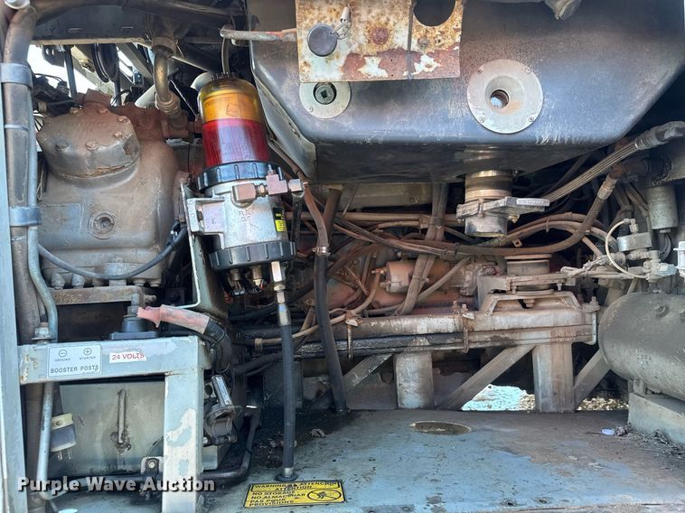 image for item DQ0448 2000 MCI 102-DL3 coach bus