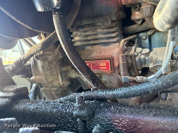 image for item DQ0448 2000 MCI 102-DL3 coach bus