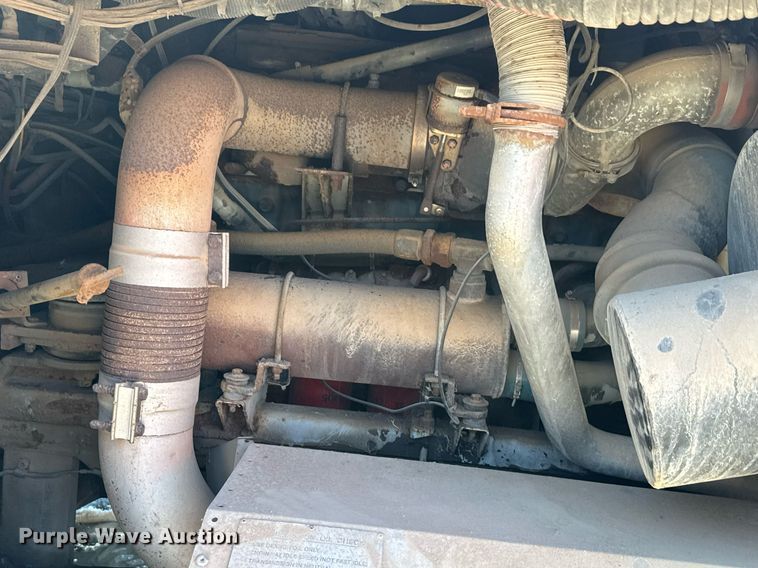 image for item DQ0448 2000 MCI 102-DL3 coach bus