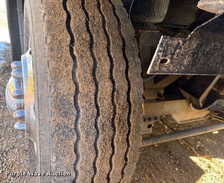 image for item DQ0448 2000 MCI 102-DL3 coach bus