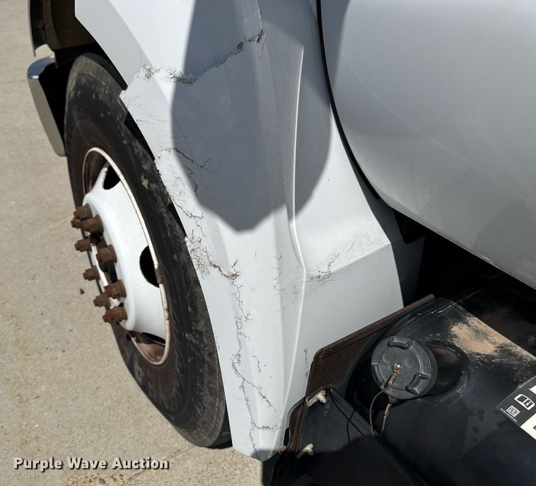 image for item DS4281 2017 Ford F650 refrigerated truck