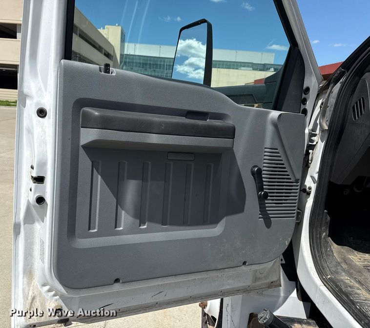 image for item DS4281 2017 Ford F650 refrigerated truck